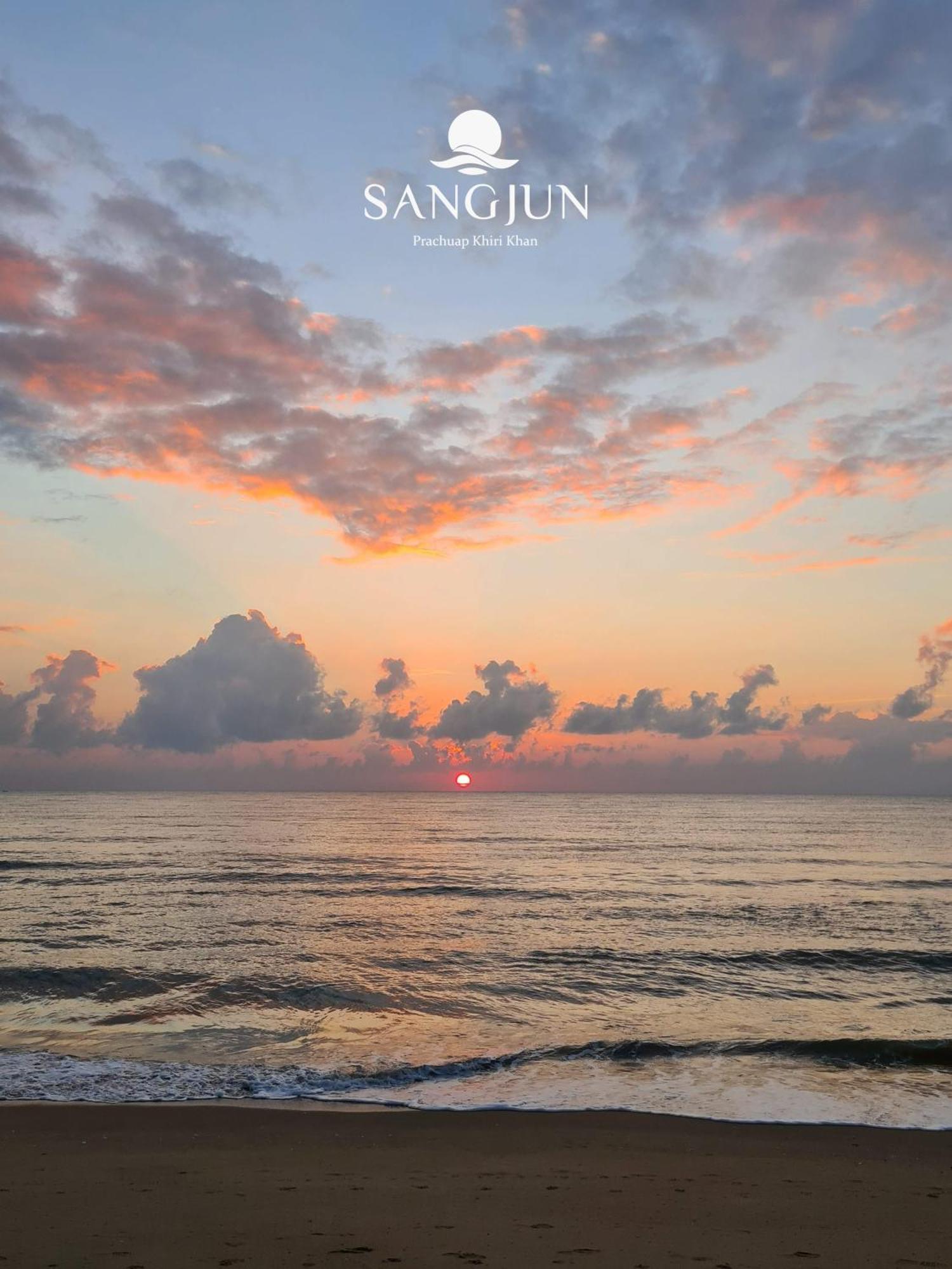 Sangjun On Beach Resort Bang Saphan Ngoại thất bức ảnh