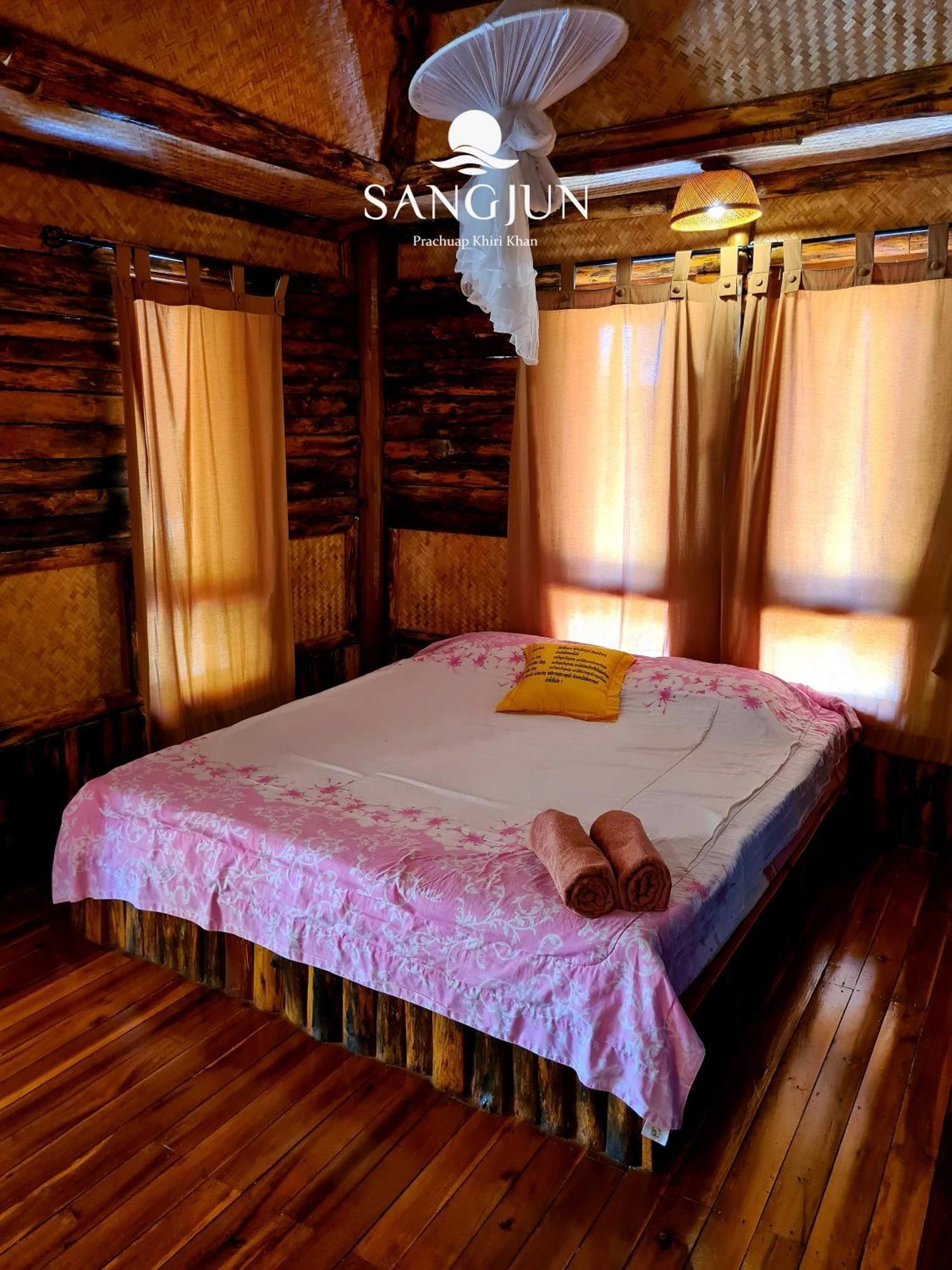 Sangjun On Beach Resort Bang Saphan Ngoại thất bức ảnh