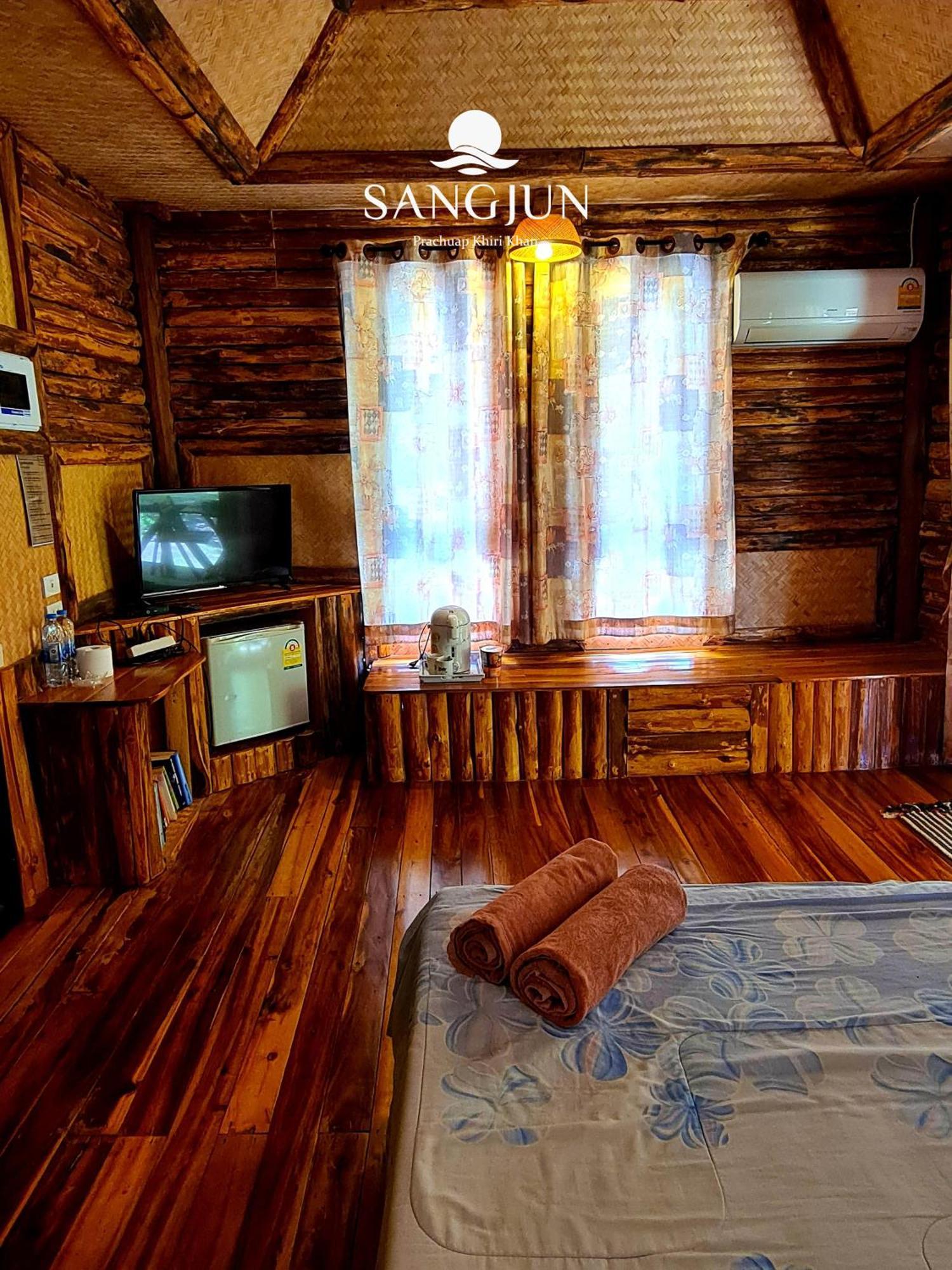 Sangjun On Beach Resort Bang Saphan Ngoại thất bức ảnh