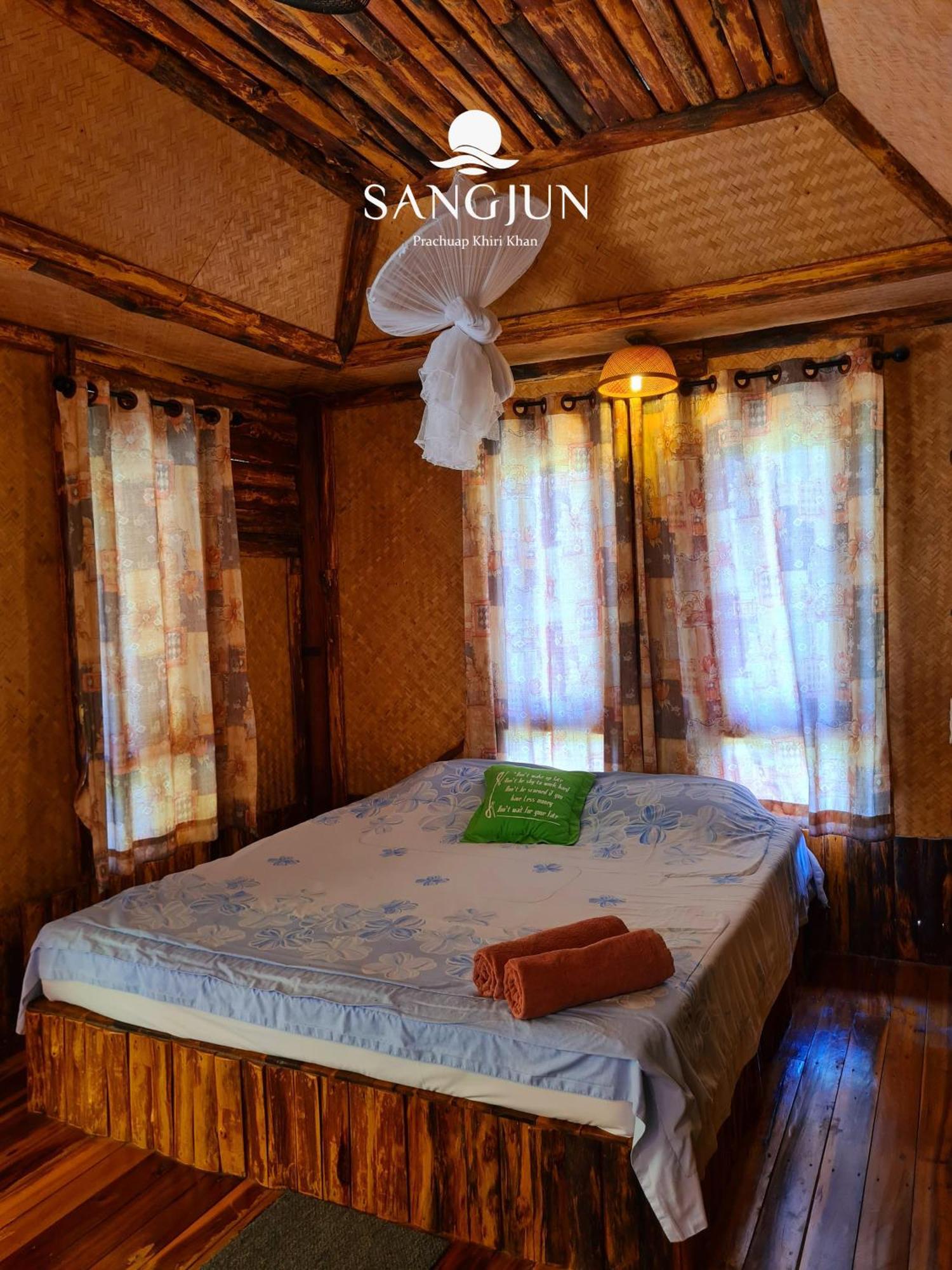 Sangjun On Beach Resort Bang Saphan Ngoại thất bức ảnh