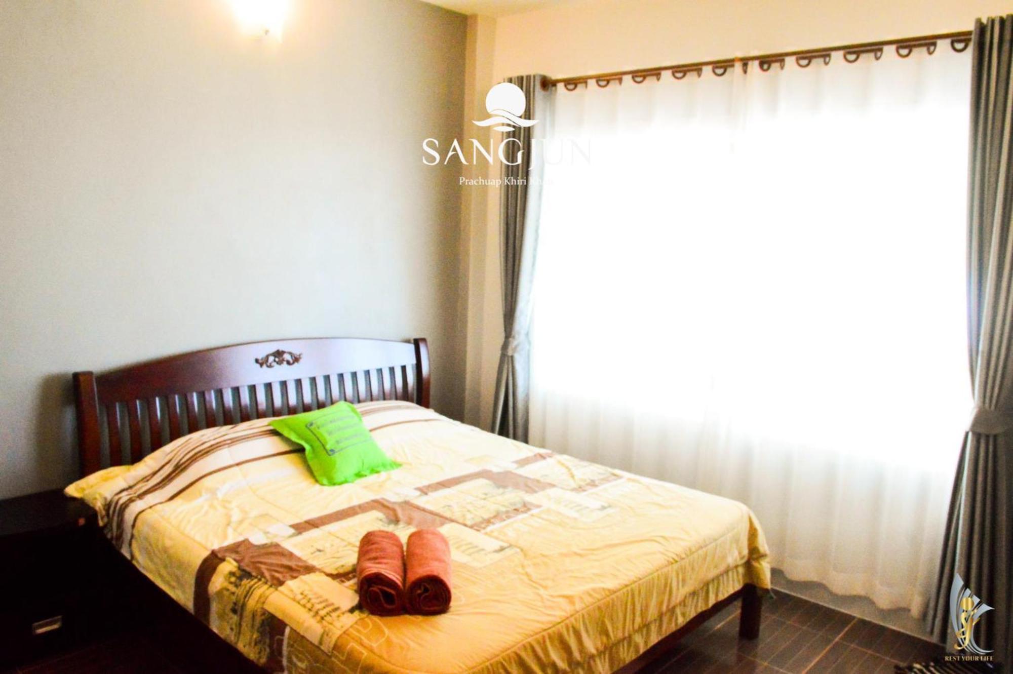 Sangjun On Beach Resort Bang Saphan Ngoại thất bức ảnh