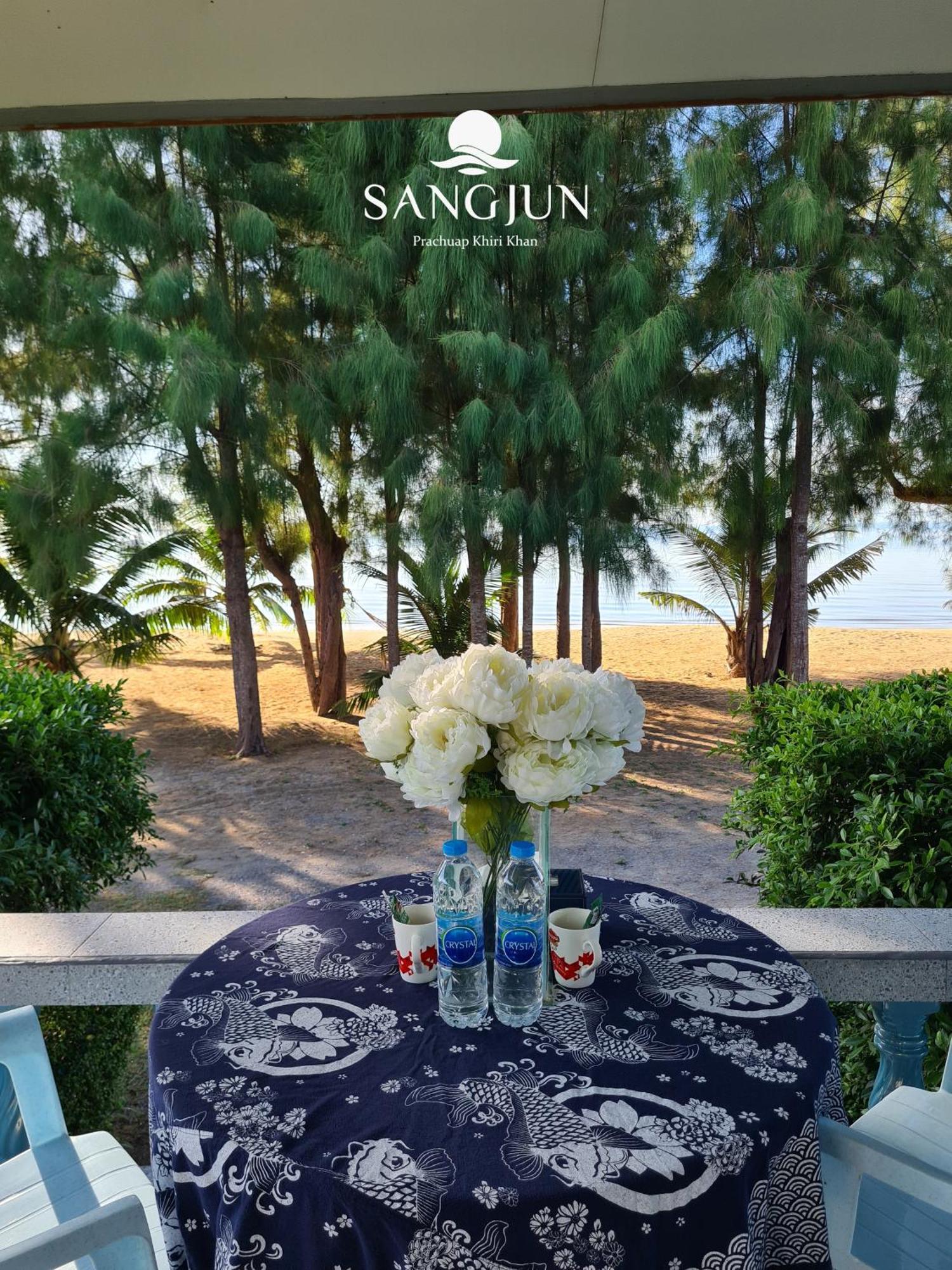 Sangjun On Beach Resort Bang Saphan Ngoại thất bức ảnh